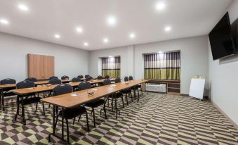 Microtel Inn & Suites by Wyndham New Martinsville