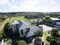 Hilltop Apartments Phillip Island - Adults Only Hotels in Cowes
