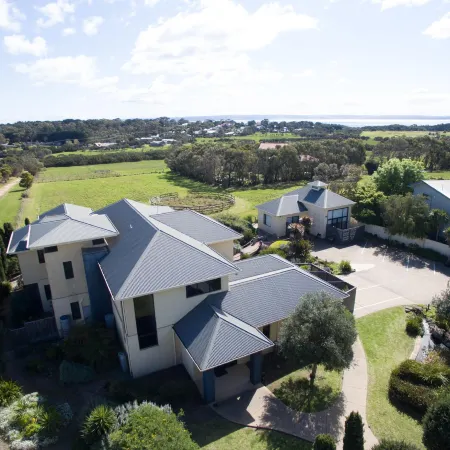 Hilltop Apartments Phillip Island - Adults Only