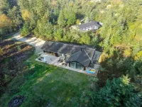 "Cate" - 150m from the Sea