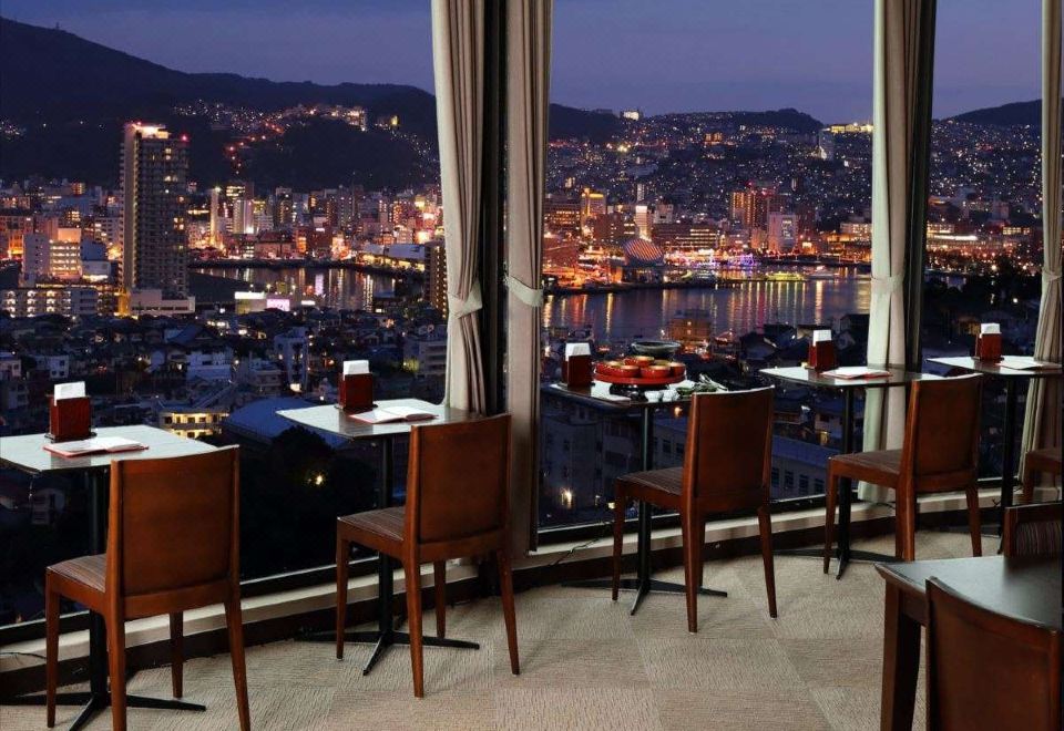 2. 호텔 아만디..