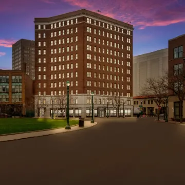 Best Western Syracuse Downtown Hotel and Suites Các khách sạn gần Trường đại học Syracuse University
