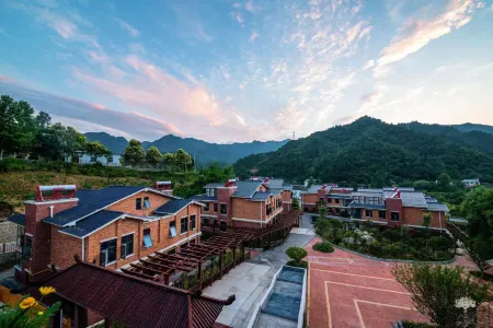 Liuba Zibai Kangyang Hotel Отели рядом с достопримечательностью «Liuba Old Street»