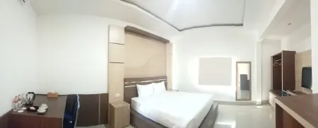 Palopo Beach Hotel Отели в г. Mungkajang