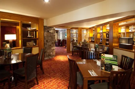 Premier Inn Cwmbran Отели в г. Кумбран