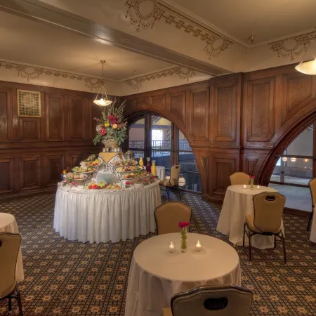 Crowne Plaza INDIANAPOLIS-DWTN-UNION STN by IHG
