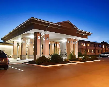 Quality Inn & Suites East Syracuse - Carrier Circle Hotels in De Witt