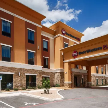 Best Western Plus Elmendorf Hotel