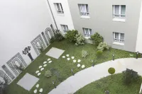 Kyriad Paris 18 - Porte de Clignancourt - Montmartre Hotels in Paris