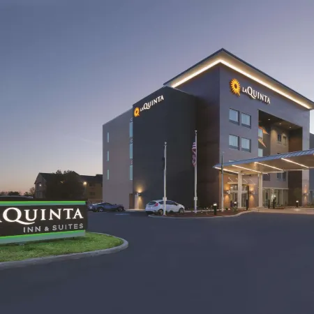 La Quinta Inn & Suites by Wyndham Terre Haute