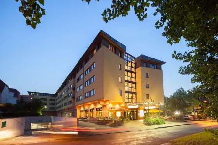 Suite Hotel Leipzig Отели в г. Тауха