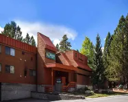 Quality Inn Near Mammoth Mountain Ski Resort - parking