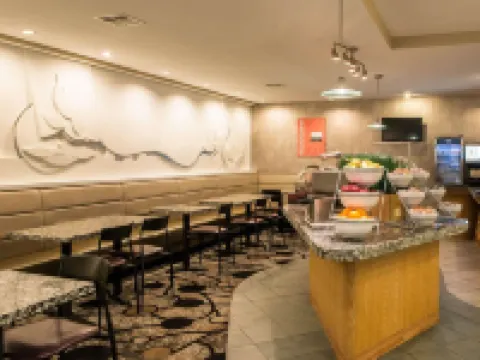 コンフォート スイーツ モンロービル - ピッツバーグ イースト モンロービルのホテル