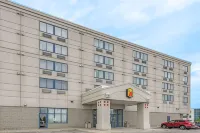 Super 8 by Wyndham Mississauga Hotel di Mississauga
