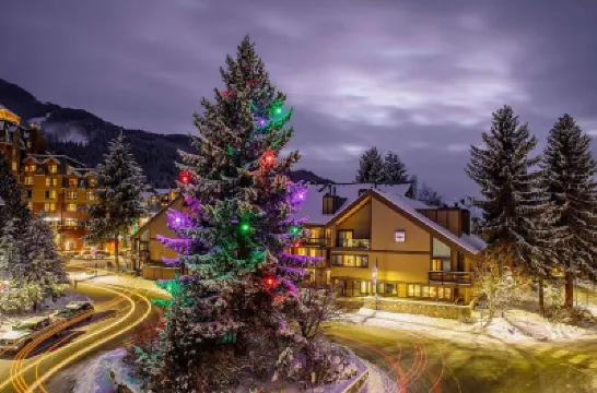 Whistler Village Inn & Suites Hotel dekat Whistler Museum