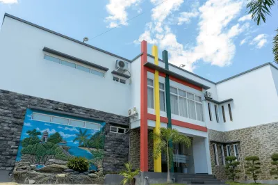 OYO 1559 Pondok Garuda Guest House Отели в г. 