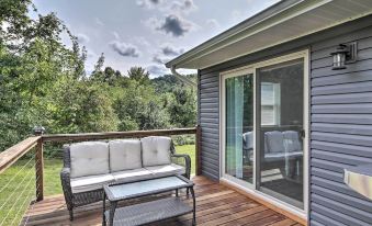 Modern Zanesville Escape w/ Deck & Spacious Yard - Housity