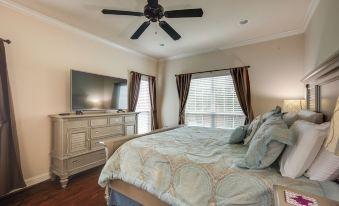 College Station Family Home: 3 Mi to Texas A & M!