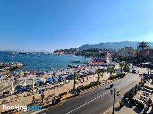 Un Tuffo nel Mare by PortofinoVacanze