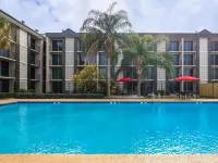 Clarion Hotel & Suites - 주차장