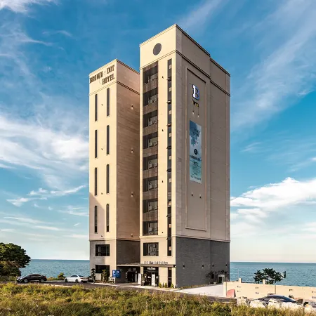 Jeongja Beach Brown Dot