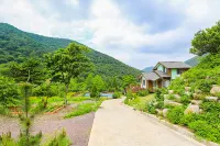 Goseong Gureumwiui Sanchaek Pension Hotels in Goseong-gun