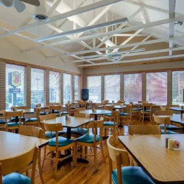 Super 8 by Wyndham Branson / Shepherd of the Hills Exwy