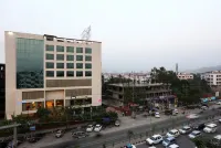 Hotel Shoolin Grand - parking