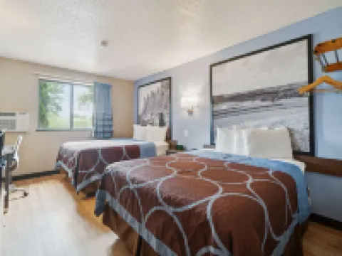 Super 8 by Wyndham Kenosha/Pleasant Prairie Hotel di Kenosha