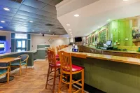 The Lux Hotel & Conference Center, Ascend Hotel Collection - bar