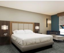 Holiday Inn Express Redding North – Shasta Lake