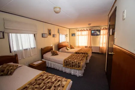 Hostal Alcázar Отели в г. Наталес