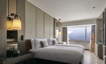 Hinode Hills Niseko Village, Curio Collection by Hilton