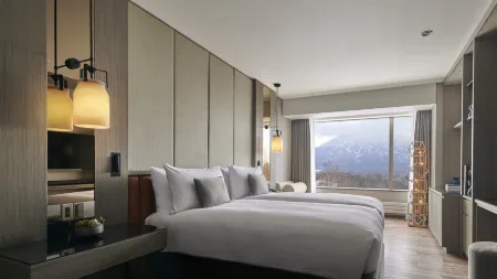 Hinode Hills Niseko Village, Curio Collection by Hilton Отели рядом с достопримечательностью «Niseko Village Pure»