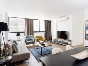 High Quality Designed 3 Br Apartment Hayarkon 185