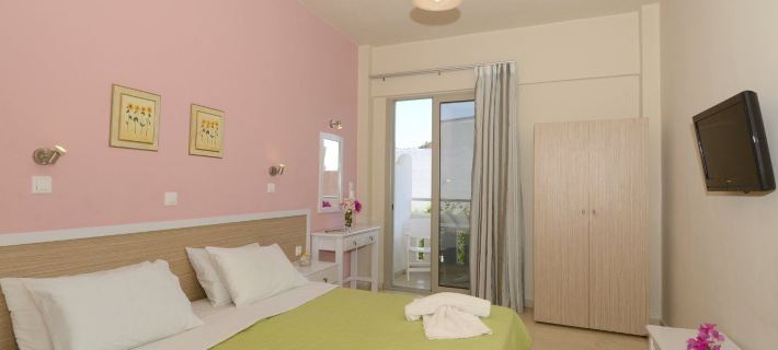 Costas & Chrysoula Hotels in Foinikas