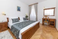 Heritage Hotel Tisno Hotels in Муртер