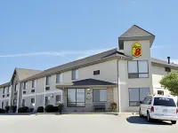 Super 8 by Wyndham Toledo Отели в г. Толедо
