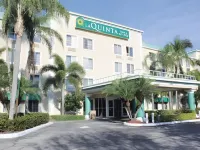 La Quinta Inn & Suites by Wyndham Sawgrass Hotels in Sunrise