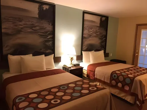 Super 8 by Wyndham Plover Stevens Point Area Hotels in Lanark