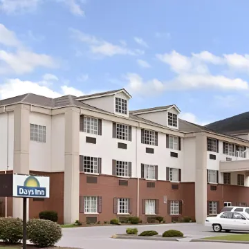 Days Inn by Wyndham Norton