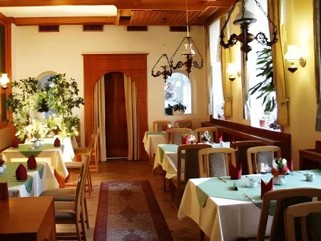 Hotel Sächsischer Hof Отели в г. Лихтенвальде