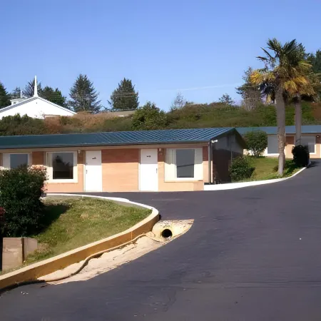 Blue Coast Inn & Suites