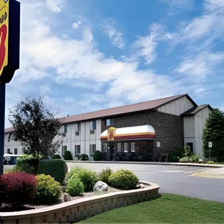 Super 8 by Wyndham Antigo