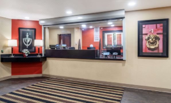 MainStay Suites Chicago Hillside - Housity