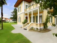 Villa d'Azeglio Hotels in Regione Poarello