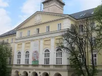 On the Square Hotels near Boim Chapel
