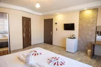 İkarus Hotel
