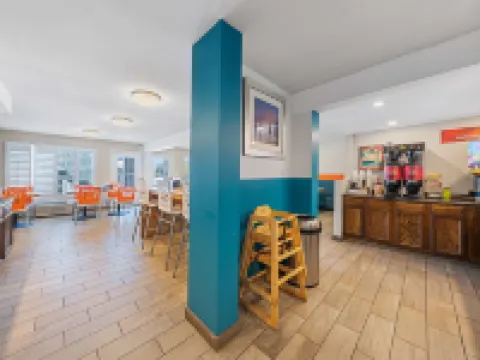 เบสท์เวสเทิร์นพลัส ฮอลิเดย์แซนด์ส อินน์แอนด์สวีทส์ โรงแรมในนอร์ฟอล์ก