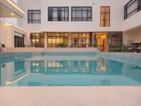 Hotel Gulmohar - ที่มีสระว่ายน้ำ